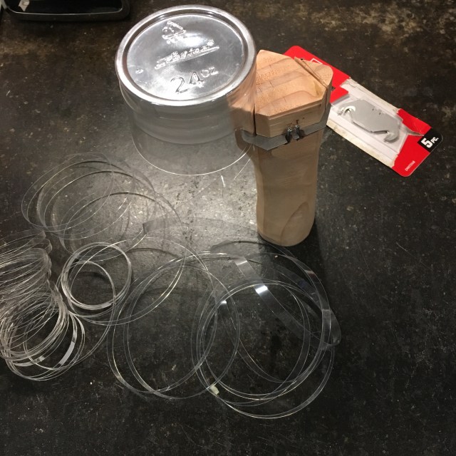 Plastic bottle cutter